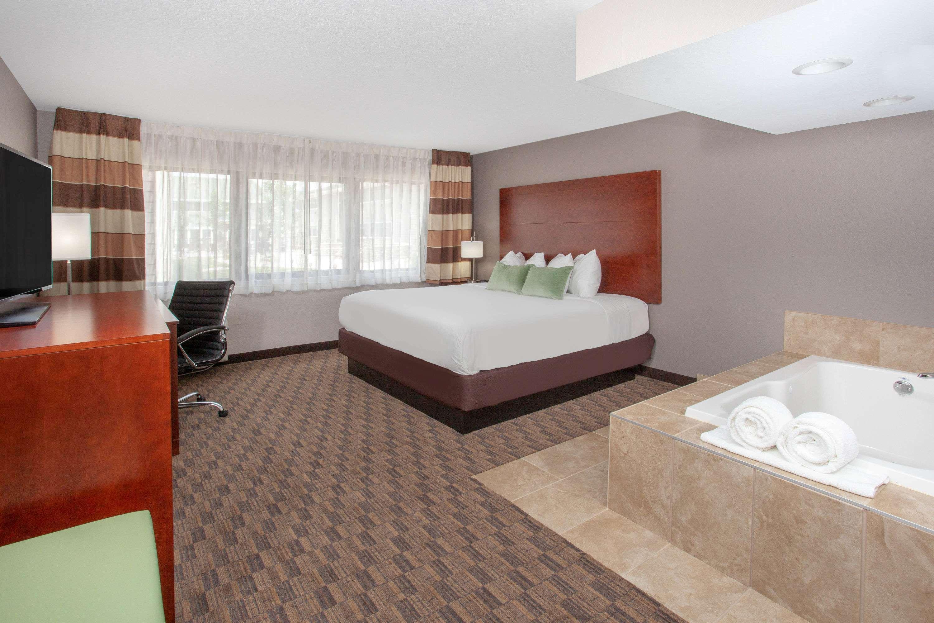Wyndham Garden Fort Wayne Ngoại thất bức ảnh