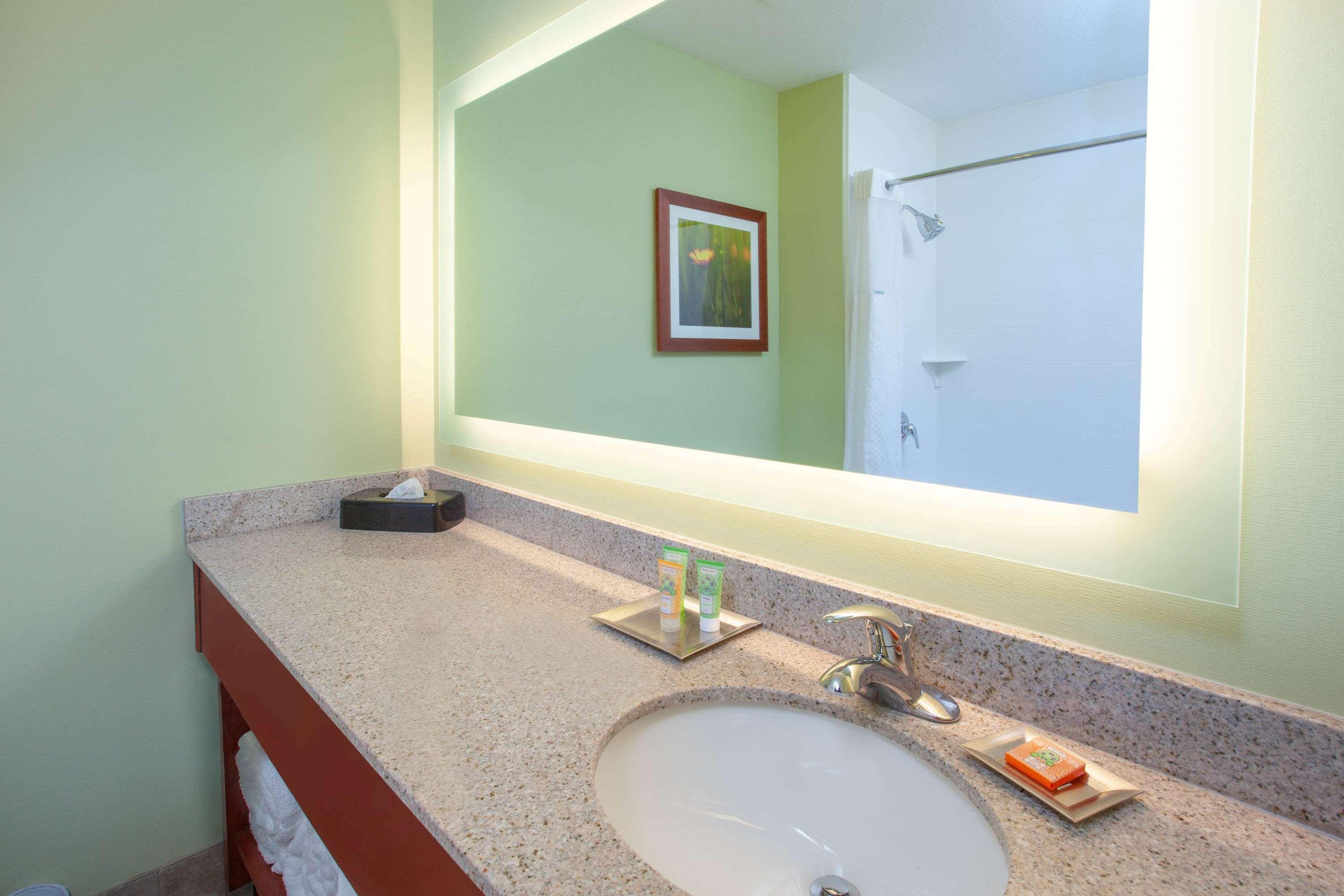 Wyndham Garden Fort Wayne Ngoại thất bức ảnh