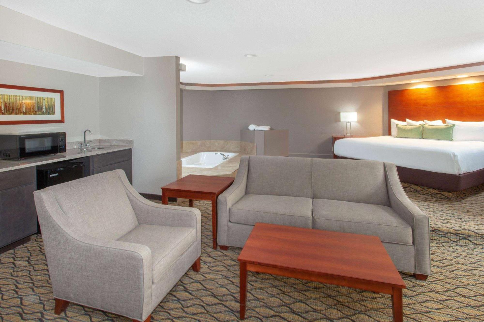 Wyndham Garden Fort Wayne Ngoại thất bức ảnh